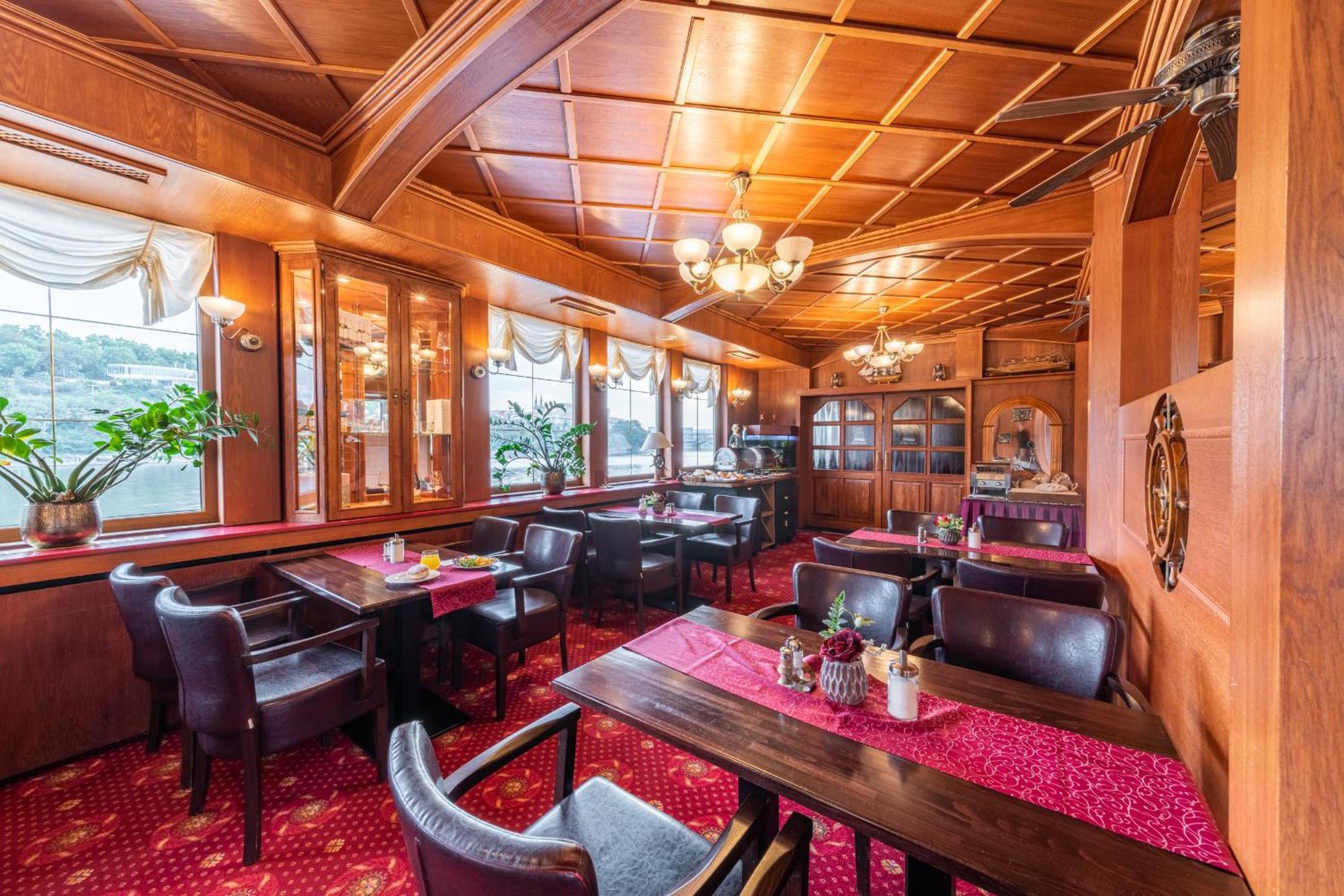 Albatros Hotel na wodzie Praga